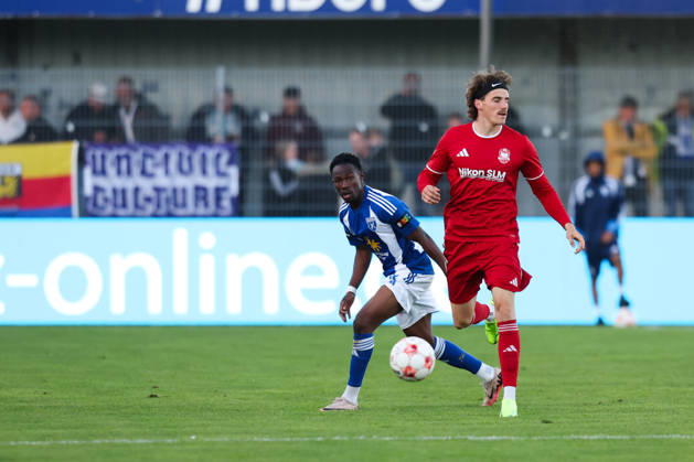 October 17, 2026, Soccer, Men s, Regionalliga Nord, Matchday 14, BSV Kickers Emden 1 FC Phönix Lübeck Michael Igwe (18) of BSV Kickers Emden in a tackle with Moritz Kretzer (14) of Phönix Lübeck
