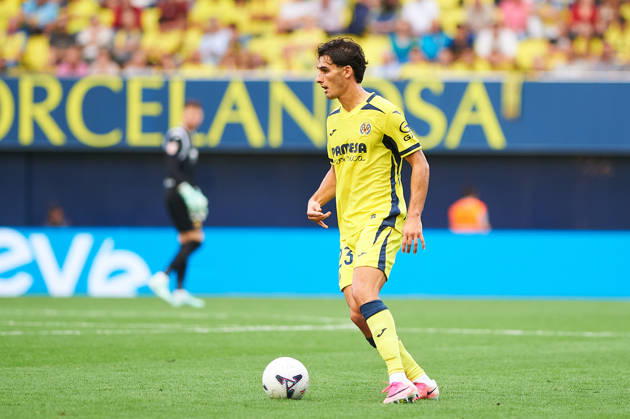 Sergi Cardona of Villarreal CF during the LaLiga EA Sports match between Villarreal CF and Elche CF at Estadio de la Cerámica on October 17, 2026, in Villarreal, Spain
