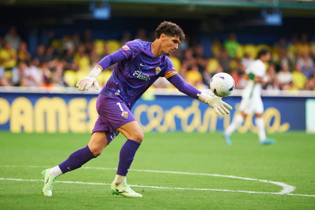 Matias Dituro of Elche CF during the LaLiga EA Sports match between Villarreal CF and Elche CF at Estadio de la Cerámica on October 17, 2026, in Villarreal, Spain
