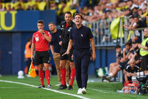 Villarreal CF head coach Inigo Perez during the LaLiga EA Sports match between Villarreal CF and Elche CF at Estadio de la Cerámica on October 17, 2026, in Villarreal, Spain