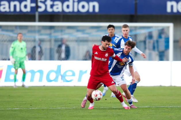 October 17, 2026, Soccer, Men s, Regionalliga Nord, Matchday 14, BSV Kickers Emden 1 FC Phönix Lübeck Sandro Plechaty (17, BSV Kickers Emden) in a tackle with Fabio Oliviero Maiolo (8, Phönix Lübeck)