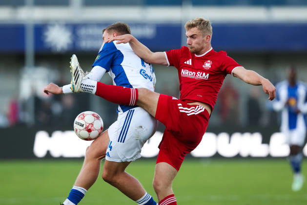 October 17, 2026, Soccer, Men’s, Regionalliga Nord, Matchday 14, BSV Kickers Emden 1 vs. FC Phönix Lübeck Luc Ihorst (14) of BSV Kickers Emden in a tackle with Philippe Derk Roland Markvoort (22) of Phönix Lübeck
