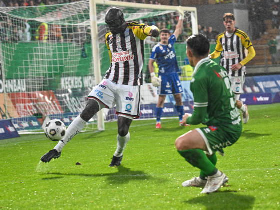 SOCCER - BL, A.Lustenau vs LASK LUSTENAU,AUSTRIA,17.OCT.26 - SOCCER - ADMIRAL Bundesliga, SC Austria Lustenau vs Linzer ASK. Image shows Samuel Adeniran (LASK) and Danilo Soares (A.Lustenau).  GEPAxpictures xOliverxLerch