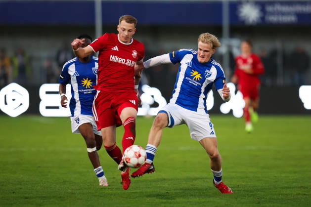 October 17, 2026, Soccer, Men s, Regionalliga Nord, Matchday 14, BSV Kickers Emden 1 vs. FC Phönix Lübeck Theo Schröder (9) of BSV Kickers Emden in a tackle with Julian Matthias Boccaccio (19) of Phönix Lübeck