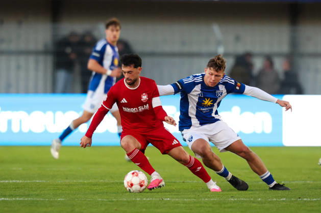 October 17, 2026, Soccer, Men s, Regionalliga Nord, Matchday 14, BSV Kickers Emden 1, FC Phönix Lübeck, Luc Ihorst (14) of BSV Kickers Emden battles for the ball with Fabio Oliviero Maiolo (8) of Phönix Lübeck