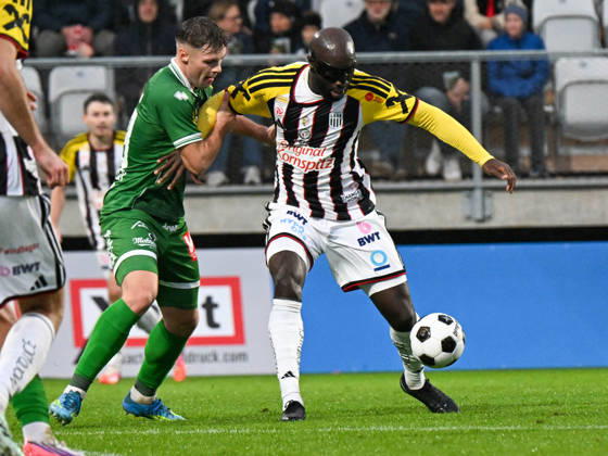 SOCCER - BL, A.Lustenau vs LASK LUSTENAU,AUSTRIA,17.OCT.26 - SOCCER - ADMIRAL Bundesliga, SC Austria Lustenau vs Linzer ASK. Image shows Niklas Pertlwieser (A.Lustenau) and Samuel Adeniran (LASK).  GEPAxpictures xOliverxLerch