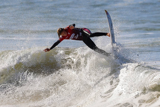 Meo Rip Curl Pro Portugal - Quarter Finals Caitlin Simmers of the United States competes during the Meo Rip Curl Pro Portugal at Praia dos Supertubos in Peniche, Portugal, on October 17, 2026.  Copyright: xJoaoxRicox originalFilename:rico-meoripcu261017_np4fh.jpg