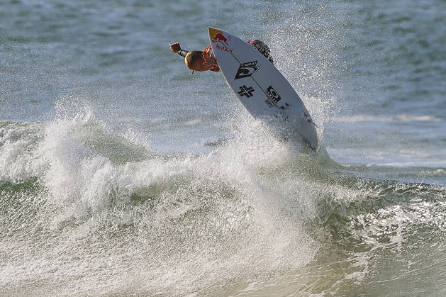 Meo Rip Curl Pro Portugal - Quarter Finals Caitlin Simmers of the United States competes during the Meo Rip Curl Pro Portugal at Praia dos Supertubos in Peniche, Portugal, on October 17, 2026.  Copyright: xJoaoxRicox originalFilename:rico-meoripcu261017_npWVB.jpg