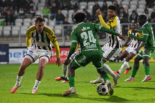 SOCCER - BL, A.Lustenau vs LASK LUSTENAU,AUSTRIA,17.OCT.26 - SOCCER - ADMIRAL Bundesliga, SC Austria Lustenau vs Linzer ASK. Image shows Kasper Joergensen (LASK), Seydou Diarra (A.Lustenau) and Andres Andrade (LASK).  GEPAxpictures xOliverxLerch