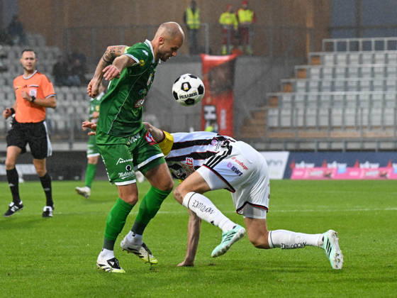 SOCCER - BL, A.Lustenau vs LASK LUSTENAU,AUSTRIA,17.OCT.26 - SOCCER - ADMIRAL Bundesliga, SC Austria Lustenau vs Linzer ASK. Image shows Matthias Maak (A.Lustenau) and Sasa Kalajdzic (LASK).  GEPAxpictures xOliverxLerch