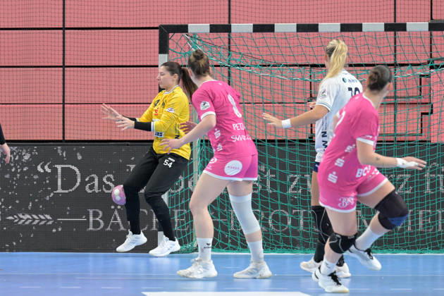 Barbara Viktoria Gyoeri, Sport Union Neckarsulm, 54, in goal during the game between TusSies Metzingen and Sport Union Neckarsulm, handball, Alsco HBF, Matchday 6, 2026–2027 season, October 17, 2026, TusSies Metzingen vs. Sport Union Neckarsulm, Handball, Alsco HBF, Matchday 6, 2026–2027 Season, October 17, 2026, Tübingen Copyright: xEibner-Pressefotox EP_TBR