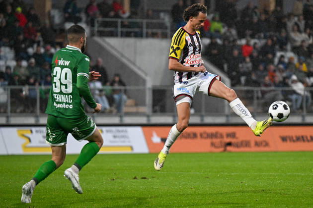 SOCCER - BL, A.Lustenau vs LASK LUSTENAU,AUSTRIA,17.OCT.26 - SOCCER - ADMIRAL Bundesliga, SC Austria Lustenau vs Linzer ASK. Image shows Antonio Verinac (A.Lustenau) and Robert Ljubicic (LASK).  GEPAxpictures xOliverxLerch