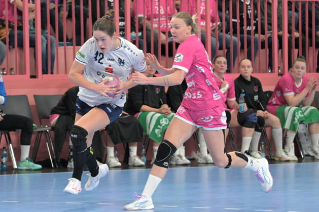 Amber Verbraeken Union Neckarsulm, 42) am Ball gegen Charlotte Cholevova (TusSies Metzingen, 96) TusSies Metzingen vs. Sport-Union Neckarsulm , Handball, Alsco HBF, 06.Ligaspieltag, Saison 2026 2027, 17.10.2026 TusSies Metzingen vs. Sport-Union Neckarsulm , Handball, Alsco HBF, 06.Ligaspieltag, Saison 2026 2027, 17.10.2026 Tuebingen Copyright: xEibner-Pressefotox EP_TBR