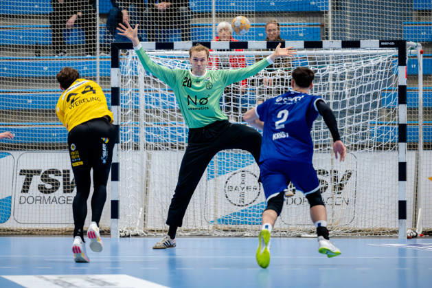 Dormagen, October 17, 2026, Handball, Men s, 2nd Bundesliga, Matchday 8, 2026–2027 TSV Bayer Dormagen vs. HSC 2000 Coburg; Sven Weßeling (HSC 2000 Coburg) scored a penalty throw against Christian Simonsen (TSV Bayer Dormagen); 20 Dormagen TSV Bayer Sportcenter NRW, Germany