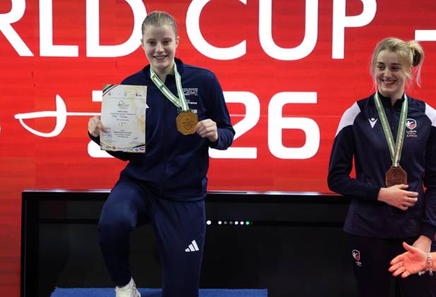Coupe du Monde d escrime Oran 2026 la Francais Tori Toscane celebre avec la mÃ daille d or, apres avoir remporte la finale individuelle du sabre fÃ minine, lors de la Finale individuelle du sabre fÃ minine, lors de la Coupe du monde d escrime 2026 a Oran, en Algerie, le 17 Octobre 2026 (Photo By Billel Bensalem APP Images) oran AlgÃ rie Copyright: xAlgÃ riexPressexPhotosxAPPxBillelxBensalemx xAPPxImagesx 670A3380