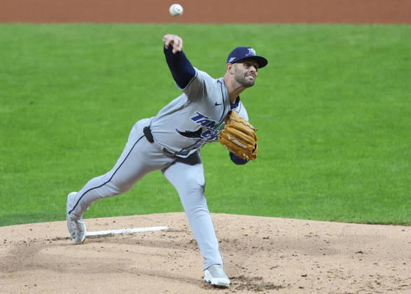 Tampa Bay Rays starting pitcher Nick Martinez (28) throws in the first inning against the Cleveland Guardians during game four of the MLB, Baseball Herren, USA American League Championship Series at Progressive Field in Cleveland, Ohio, on Saturday, October 17, 2026.  CLE20261017701 AARONxJOSEFCZYK