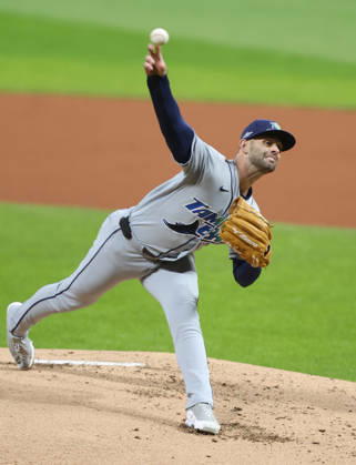 Tampa Bay Rays starting pitcher Nick Martinez (28) throws in the first inning against the Cleveland Guardians during game four of the MLB, Baseball Herren, USA American League Championship Series at Progressive Field in Cleveland, Ohio, on Saturday, October 17, 2026.  CLE20261017702 AARONxJOSEFCZYK