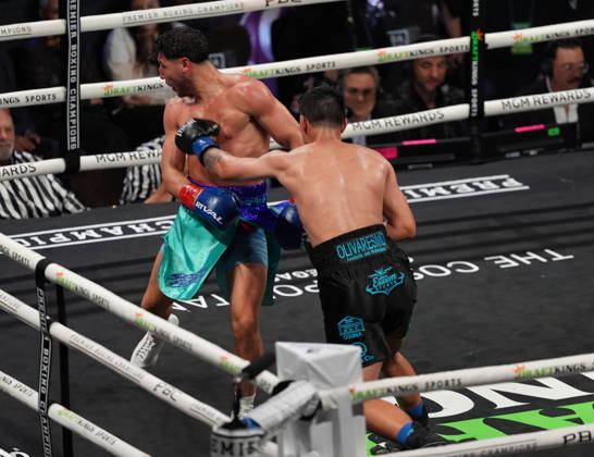BOXING: Jaime Enrique Osuna vs Cristian Cangelosi in Las Vegas LAS VEGAS, NEVADA - OCTOBER 17: Jaime Enrique Osuna (in black short) and Cristian Cangelosi (in turquoise short) exchange punches during their middleweight fight on Saturday night at the Chelsea of The Cosmopolitan in Las Vegas, Nevada, United States on October 17, 2026. Tayfun Coskun Anadolu Nevada United States. Editorial use only. Please get in touch for any other usage.  Copyright: x2026xAnadoluxTayfunxCoskunx