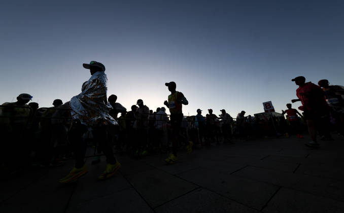 (261018) -- BEIJING, Oct. 18, 2026 -- Runners warm up before the 2026 Beijing Marathon & National Marathon Championships in Beijing, capital of China, Oct. 18, 2026. ) (SP)CHINA-BEIJING-2026 BEIJING MARATHON(CN) LixMing 