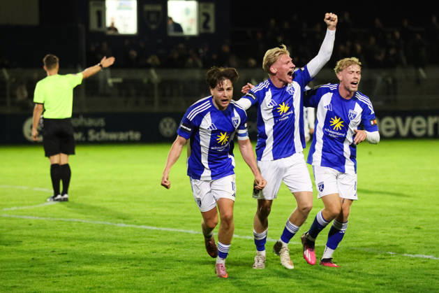 October 17, 2026, Soccer, Men s, Regionalliga Nord, Matchday 14, BSV Kickers Emden 1 FC Phönix Lübeck Celebration of the 2–2 goal by Sandro Plechaty (No. 17, BSV Kickers Emden) with Moritz Busch (No. 6, BSV Kickers Emden) and Bent Andresen (No. 15, BSV Kickers Emden)