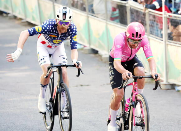 October 18, 2026, Utsunomiya, Japan - Irish cyclist Ben Healey (R ) of EF Education - Easy Post leads American Quinn Simmons (L) of Lidl-Trek at the Utsunomiya Japan Cup Cycle Road Race in Utsunomiya, 100km north of Tokyo on Sunday, October 18, 2026. Quin Simmons won the 144km race and Healey finished the runner-up. (photo by Yoshio Tsunoda AFLO) Noxthirdxpartyxsales  0869825636st YoshioxTsunodax