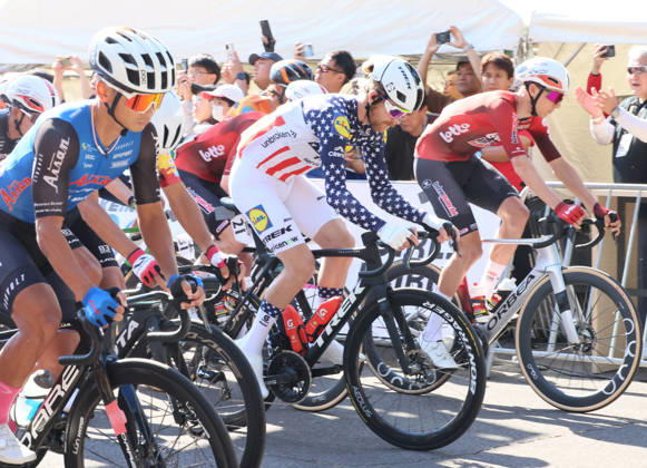 October 18, 2026, Utsunomiya, Japan - American cyclist Quinn Simmons (C) of Lidl-Trek and a pack of cyclists leave the start line at the Utsunomiya Japan Cup Cycle Road Race in Utsunomiya, 100km north of Tokyo on Sunday, October 18, 2026. Quin Simmons won the 144km race. (photo by Yoshio Tsunoda AFLO) Noxthirdxpartyxsales  0869839630st YoshioxTsunodax