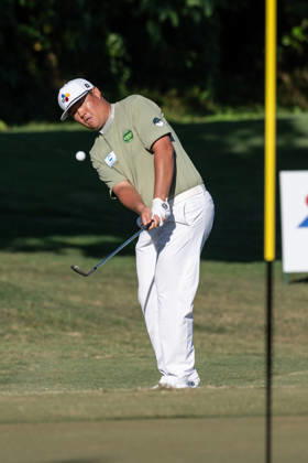 October 18, 2026, Macau, Macao Sar, China: WANG Wei-hsuan from Chinese Taipei ( Taiwan) wins the Macau Open 2026. WANG defeated Korean, Sungjae IM (pictured on the 18th green) during a tie breaker.Macau Open Golf 2026 Final Round. Macau China - ZUMAr144 20261018_zap_r144_079 Copyright: xJaynexRussellx