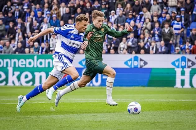 ZWOLLE , 18-10-2026 , mac3park , season 2026 2027 , Dutch Eredivisie football , match between PEC Zwolle and Go Ahead Eagles , picture shows PEC Zwolle player Sydney van Hooijdonk and GA Eagles player Giovanni van Zwam PEC - Go Ahead Eagles  x208674316x Copyright: