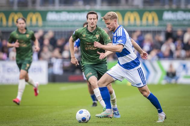 ZWOLLE , 18-10-2026 , mac3park , season 2026 2027 , Dutch Eredivisie football , match between PEC Zwolle and Go Ahead Eagles , picture shows PEC Zwolle player Simon Graves PEC - Go Ahead Eagles  x208674611x Copyright: