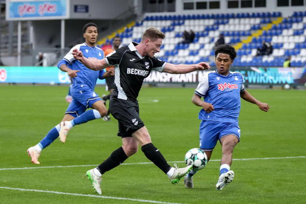 From left: Dennis Waidner (Verl), 8; Tiago Poller (TSG II), 20; tackle, game scene, duel, tackle, tackling, dynamics, action, 18 10 2026, Sinsheim, Germany, soccer, 3rd Division, TSG 1899 Hoffenheim II vs. SC Verl, DFB and DFL regulations prohibit any use of photographs as image sequences and or quasi-video xozx