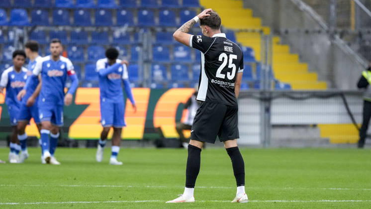 SC Verl players, featuring Tim Heike Verl, 25, looking disappointed; disappointment, frustration, pessimism, after conceding the goal that made the score 1–0; action, game scene, October 18, 2026, Sinsheim, Germany, soccer, 3. Liga, TSG 1899 Hoffenheim II vs. SC Verl, DFB and DFL regulations prohibit any use of photographs as image sequences and or quasi-video xozx