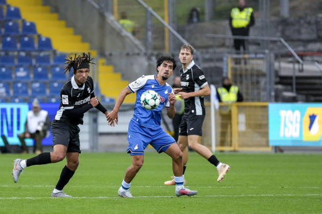From left: Joshua Eze (Verl), 6; Yasin Zor (TSG II), 10; tackle, game scene, duel, tackle, tackling, dynamics, action, 18 10 2026, Sinsheim, Germany, soccer, 3rd League, TSG 1899 Hoffenheim II vs. SC Verl, DFB and DFL regulations prohibit any use of photographs as image sequences and or quasi-video xozx