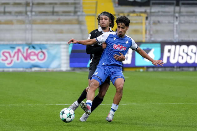From left: Joshua Eze (Verl), 6; Yasin Zor (TSG II), 10; tackle, game scene, duel, tackle, tackling, dynamics, action, 18 10 2026, Sinsheim, Germany, soccer, 3rd Division, TSG 1899 Hoffenheim II vs. SC Verl, DFB and DFL regulations prohibit any use of photographs as image sequences and or quasi-video xozx