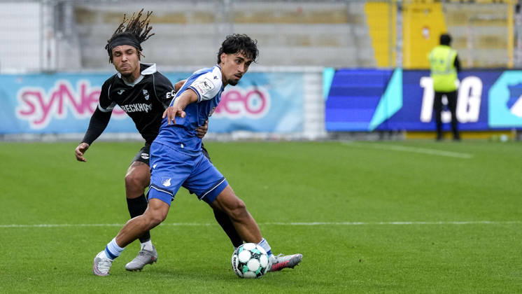 From left: Joshua Eze (Verl), 6; Yasin Zor (TSG II), 10; tackle, game scene, duel, tackle, tackling, dynamics, action, 18 10 2026, Sinsheim, Germany, soccer, 3rd Division, TSG 1899 Hoffenheim II vs. SC Verl, DFB and DFL regulations prohibit any use of photographs as image sequences and or quasi-video xozx