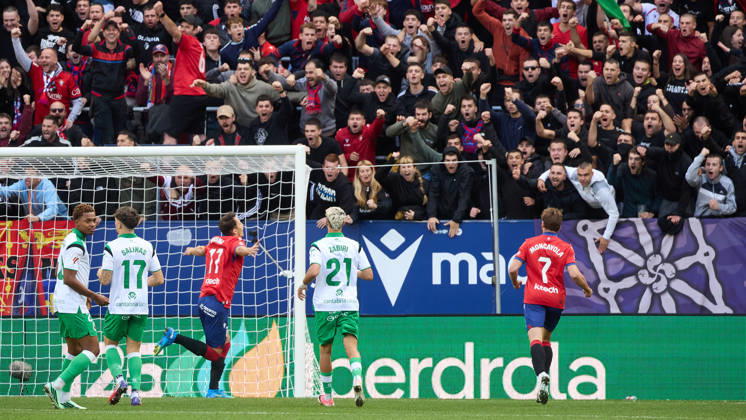 LaLiga EA Sports 2026–27 CA Osasuna vs. Racing de Santander Ante Budimir 17 OSA celebrates the goal scored for CA Osasuna (1–0) during the LaLiga EA Sports soccer match between CA Osasuna and Racing de Santander played at El Sadar Stadium in Pamplona, Spain, on Oct. 18, 2026. Credit: Inigo Alzugaray, Agencia LOF, Pamplona. LaLiga EA Sports 2026–27: CA Osasuna vs. Racing de Santander Copyright: xINIGOxALZUGARAYx
