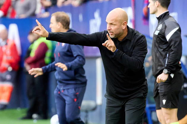 LaLiga EA Sports 2026–27 CA Osasuna vs. Racing de Santander: Jose Alberto Lopez, RAC Coach, in action during the LaLiga EA Sports soccer match between CA Osasuna and Racing de Santander, played at El Sadar Stadium in Pamplona, Spain, on Oct. 18, 2026. Credit: Inigo Alzugaray, LOF Agency, Pamplona LaLiga EA Sports 2026–27 CA Osasuna vs. Racing de Santander Copyright: xINIGOxALZUGARAYx