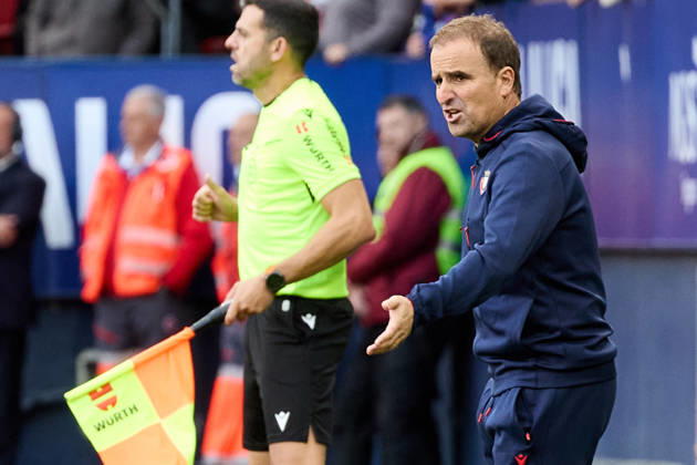 LaLiga EA Sports 2026–27: CA Osasuna vs. Racing de Santander. Jagoba Arrasate, CA Osasuna’s coach, in action during the LaLiga EA Sports soccer match between CA Osasuna and Racing de Santander, played at El Sadar Stadium in Pamplona, Spain, on October 18, 2026. Credit:Igo Alzugaray, LOF Agency, Pamplona LaLiga EA Sports 2026–27 CA Osasuna vs. Racing de Santander Copyright: xINIGOxALZUGARAYx
