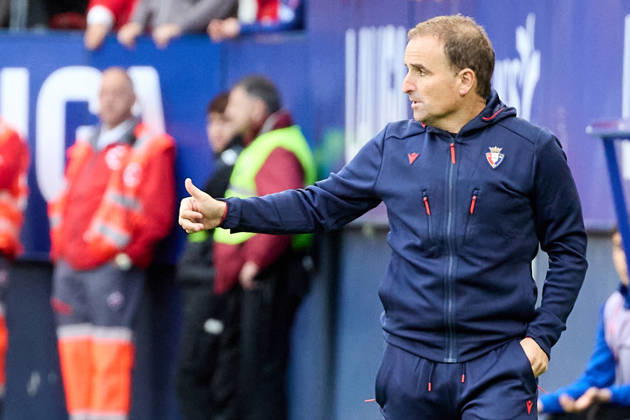 LaLiga EA Sports 2026–27: CA Osasuna vs. Racing de Santander. Jagoba Arrasate, CA Osasuna’s coach, in action during the LaLiga EA Sports soccer match between CA Osasuna and Racing de Santander, played at El Sadar Stadium in Pamplona, Spain, on October 18, 2026. Credit:Igo Alzugaray, LOF Agency, Pamplona LaLiga EA Sports 2026–27 CA Osasuna vs. Racing de Santander Copyright: xINIGOxALZUGARAYx