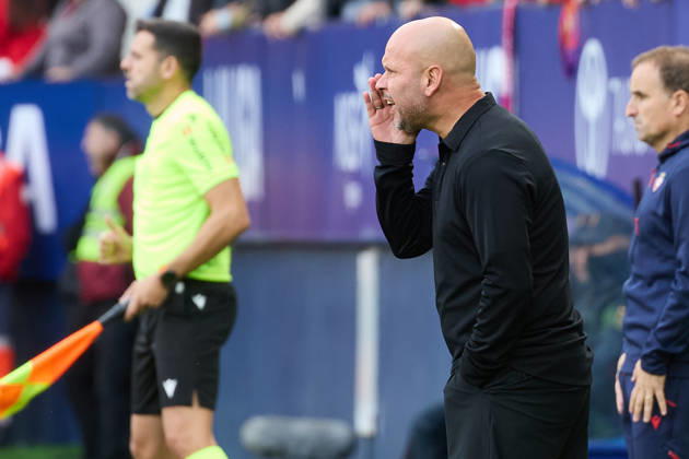 LaLiga EA Sports 2026–27 CA Osasuna vs. Racing de Santander: Jose Alberto Lopez, RAC Coach, in action during the LaLiga EA Sports soccer match between CA Osasuna and Racing de Santander played at El Sadar Stadium in Pamplona, Spain, on Oct. 18, 2026. Credit: Inigo Alzugaray, LOF Agency, Pamplona LaLiga EA Sports 2026–27 CA Osasuna vs. Racing de Santander Copyright: xINIGOxALZUGARAYx
