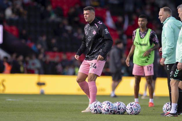AFC Bournemouth v Sunderland, Premier League Granit Xhaka of Sunderland warms up before the AFC Bournemouth v Sunderland Premier League match at Vitality Stadium, Bournemouth, England on 18 October 2026 Credit: Andy Thomas Every Second Media Editorial use only. All images are copyright Every Second Media Limited. No images may be reproduced without prior permission. All rights reserved. Premier League and Football League images are subject to licensing agreements with Football DataCo Limited. see https: www.football-dataco.com Copyright: xIMAGO EveryxSecondxMediax ESM-2234-0012 AndyxThomasx xEveryxSecondxMediax