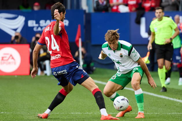 LaLiga EA Sports 2026–27: CA Osasuna vs. Racing de Santander—Alejandro Catena (24, OSA L) and Sergio Canales (20, RAC R) battle for the ball during the LaLiga EA Sports soccer match between CA Osasuna and Racing de Santander played at El Sadar Stadium in Pamplona Spain on Oct. 18, 2026. Credit: Inigo Alzugaray, Agencia LOF, Pamplona. LaLiga EA Sports 2026–27: CA Osasuna vs. Racing de Santander Copyright: xINIGOxALZUGARAYx