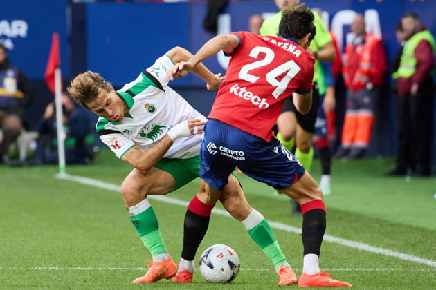 LaLiga EA Sports 2026–27: CA Osasuna vs. Racing de Santander—Sergio Canales (20, RAC L) and Alejandro Catena (24, OSA R) battle for the ball during the LaLiga EA Sports soccer match between CA Osasuna and Racing de Santander played at El Sadar Stadium in Pamplona Spain on Oct. 18, 2026. Credit: Inigo Alzugaray, Agencia LOF, Pamplona. LaLiga EA Sports 2026–27: CA Osasuna vs. Racing de Santander Copyright: xINIGOxALZUGARAYx