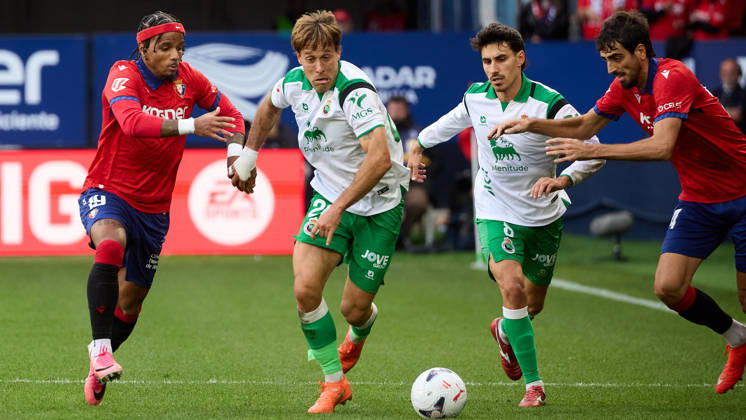 LaLiga EA Sports 2026-27: CA Osasuna vs. Racing de Santander—Valentin Rosier (19, OSA L), Sergio Canales (20, RAC), Andre Almeida 8 RAC and Alejandro Catena 24 OSA R battle for the ball during the LaLiga EA Sports soccer match between CA Osasuna and Racing de Santander played at El Sadar Stadium in Pamplona, Spain, on Oct. 18, 2026. Credit: Inigo Alzugaray, Agencia LOF, Pamplona LaLiga EA Sports 2026 27 CA Osasuna vs. Racing de Santander Copyright: xINIGOxALZUGARAYx