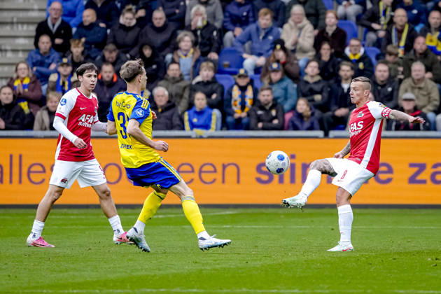 LEEUWARDEN AZ Alkmaar midfielder Jordy Clasie during the Vriendenloterij Eredivisie match between SC Cambuur and AZ at Kooi Stadion on October 18, 2026, in Leeuwarden, the Netherlands ED VAN DE POL EYE4IMAGES DeFodi Images