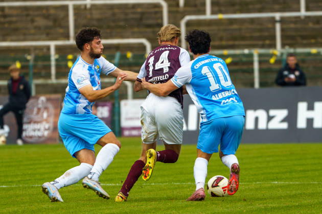 Pictured: Joey Breitfeld (BFC Dynamo), 14, Domenico Alberico (Chemnitzer FC), 10, tackle, August 10, 2026, BFC Dynamo vs. Chemnitzer FC, Northeast Regional League, 2026–27 season, Sportforum Hohenschoenhausen Copyright: HMBxMedia xPascalxSpanehl