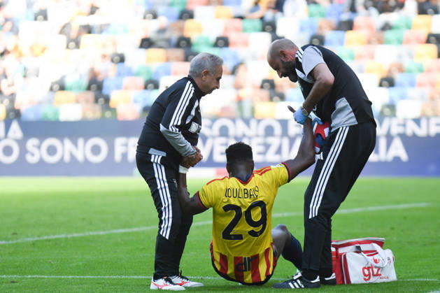SOCCER - Serie A - Udinese Calcio vs. US Lecce Photo by IPA ABACAPRESS.COM89854409 - Injury to Lecce s Lassana Coulibaly during the Udinese Calcio vs. US Lecce Italian Serie A soccer match in Udine, Italy, on October 18, 2026 Udine Italy Copyright: xIPAxSport ABACAx