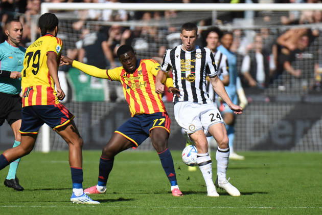 SOCCER - Serie A - Udinese Calcio vs. US Lecce Photo by IPA ABACAPRESS.COM89854410 - Udinese s Jakub Piotrowski is tackled by Lecce s Danilo Veiga during the Udinese Calcio vs. US Lecce Italian Serie A soccer match in Udine, Italy, on October 18, 2026 Udine Italy Copyright: xIPAxSport ABACAx