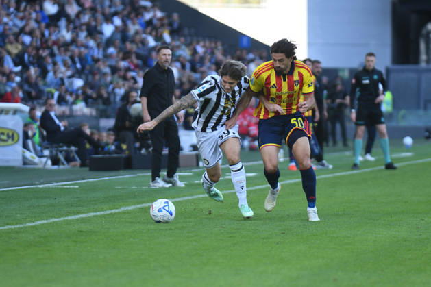 SOCCER - Serie A - Udinese Calcio vs. US Lecce Photo by IPA ABACAPRESS.COM89854418 - Udinese s Alessandro Zanoli in action against Lecce s Santiago Pierotti during the Udinese Calcio vs. US Lecce Italian Serie A soccer match in Udine, Italy, on October 18, 2026 Udine Italy Copyright: xIPAxSport ABACAx