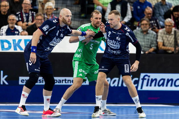 Opel HBL SG Flensburg Handewitt vs. Füchse Berlin, October 18, 2026: Battle in the Circle—Arnar Freyr Arnarsson, No. 41, SG Flensburg Handewitt, Max Darj No. 05, Füchse Berlin, Simon Pytlick No. 02, SG Flensburg Handewitt Opel HBL SG Flensburg Handewitt vs. Füchse Berlin, GGW Arena on October 18, 2026 Copyright: xBEAUTIFULxSPORTS MarioxM.xKobergx