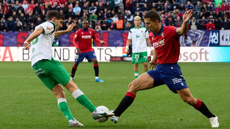 LaLiga EA Sports 2026–27: CA Osasuna vs. Racing de Santander—Matteo Prati (18, RAC L) and Asier Osambela (29, OSA R) battle for the ball during the LaLiga EA Sports soccer match between CA Osasuna and Racing de Santander played at El Sadar Stadium in Pamplona, Spain, on Oct. 18, 2026. Credit: Inigo Alzugaray, Agencia LOF, Pamplona. LaLiga EA Sports 2026–27: CA Osasuna vs. Racing de Santander Copyright: xINIGOxALZUGARAYx